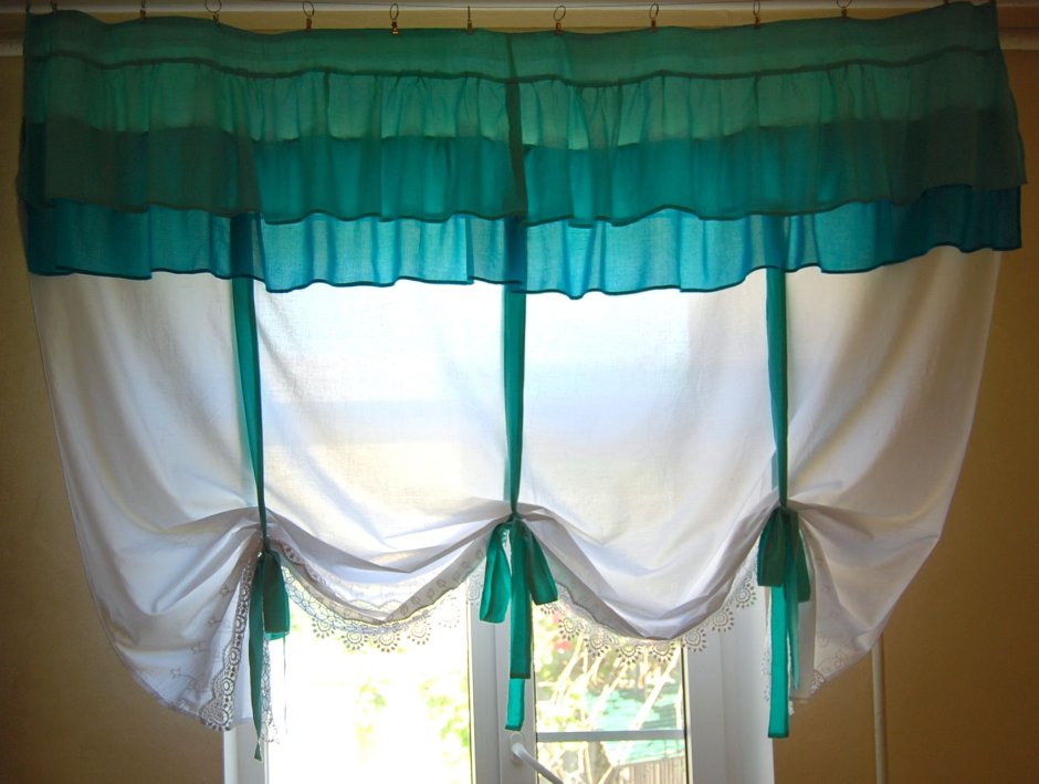 Простой ламбрекен из вуали