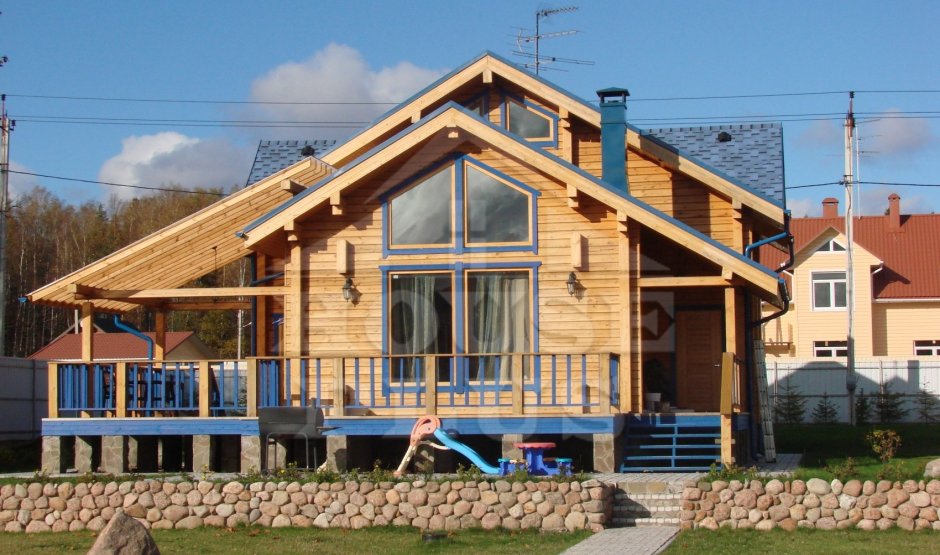 Одноэтажный дом с двускатной крышей