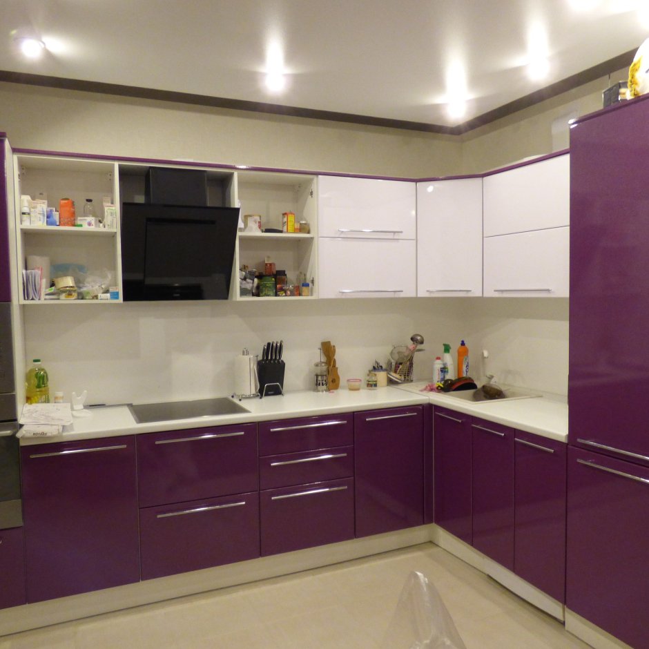 Кухонный гарнитур фиолетовый глянец