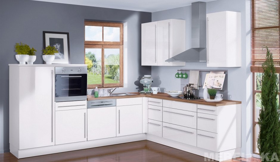 Кухня с духовкой на уровне глаз