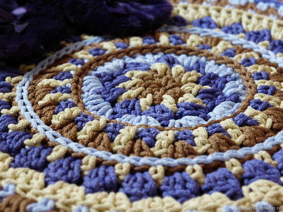 Вязаный ковер