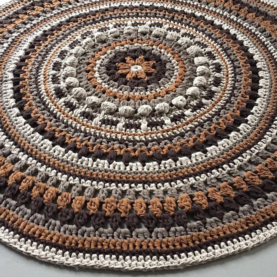 Красивые вязаные коврики