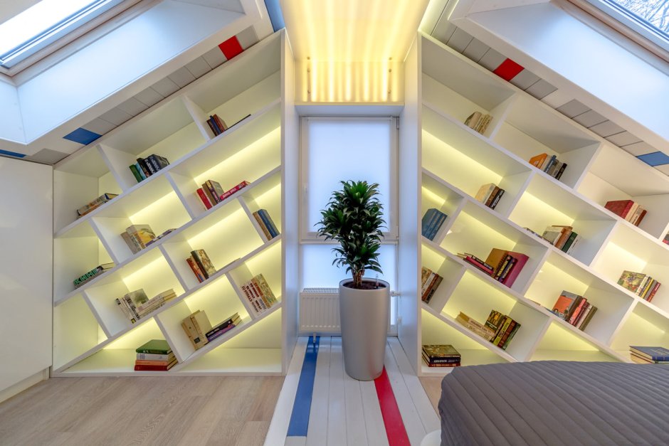 Стеллаж на мансарде