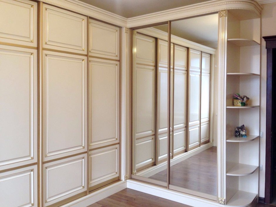 Классический шкаф купе