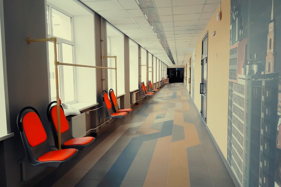 Коридоры школы современные