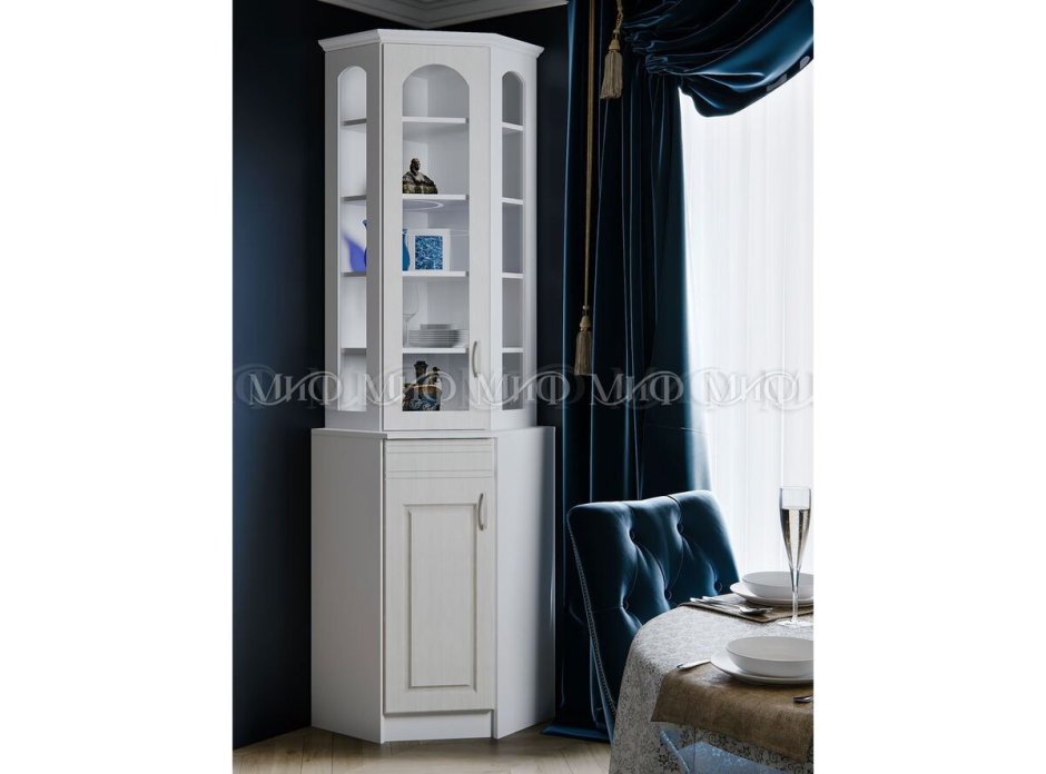 Угловой винтажный буфет