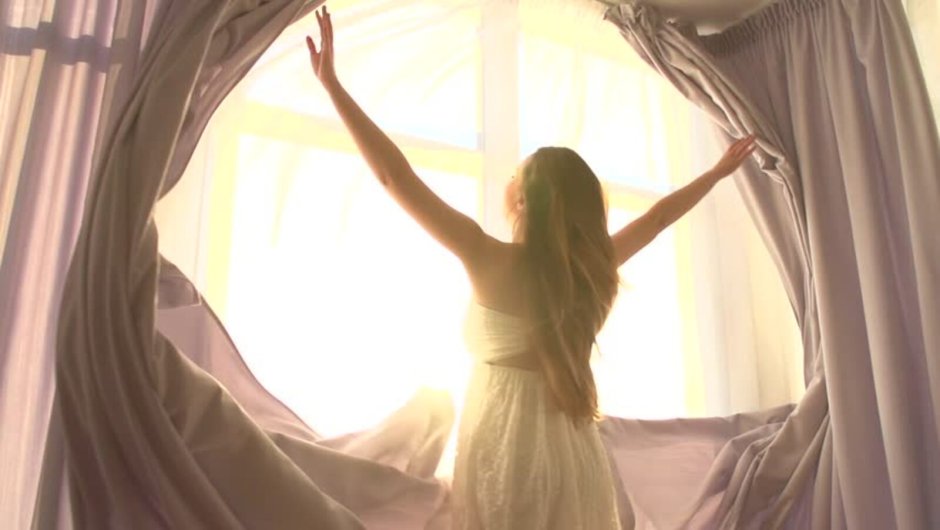 Отражение солнца в окне