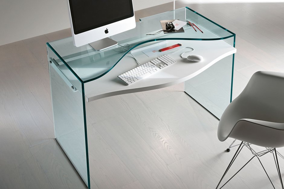 Стеклянный компьютерный стол
