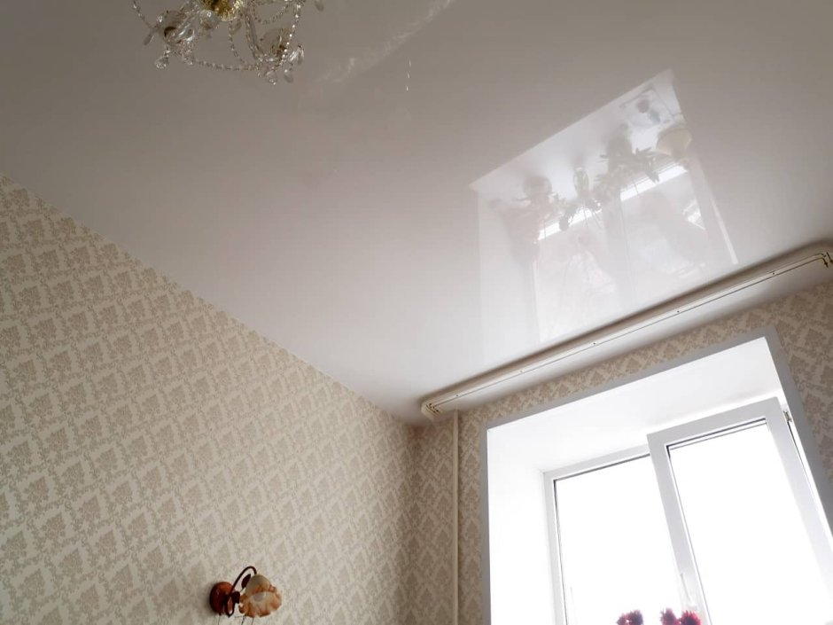Обои под белый глянцевый потолок