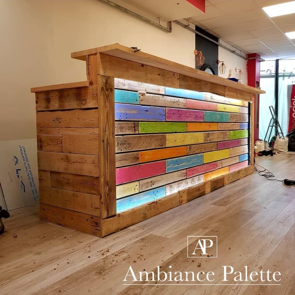 Барная стойка из деревянных поддонов