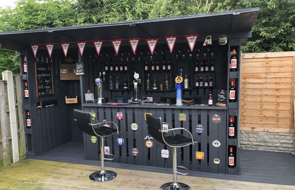 Беседка из поддонов с барной стойкой