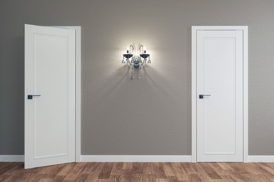 Белые стены в прихожей