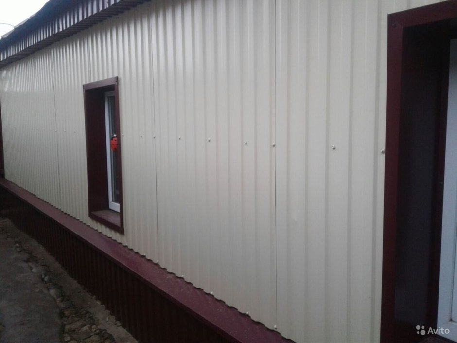 Обшивка стен профлистом вертикально