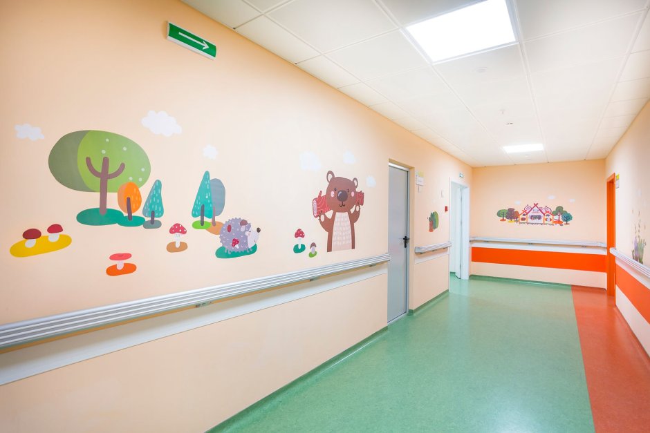Стены детских поликлиник