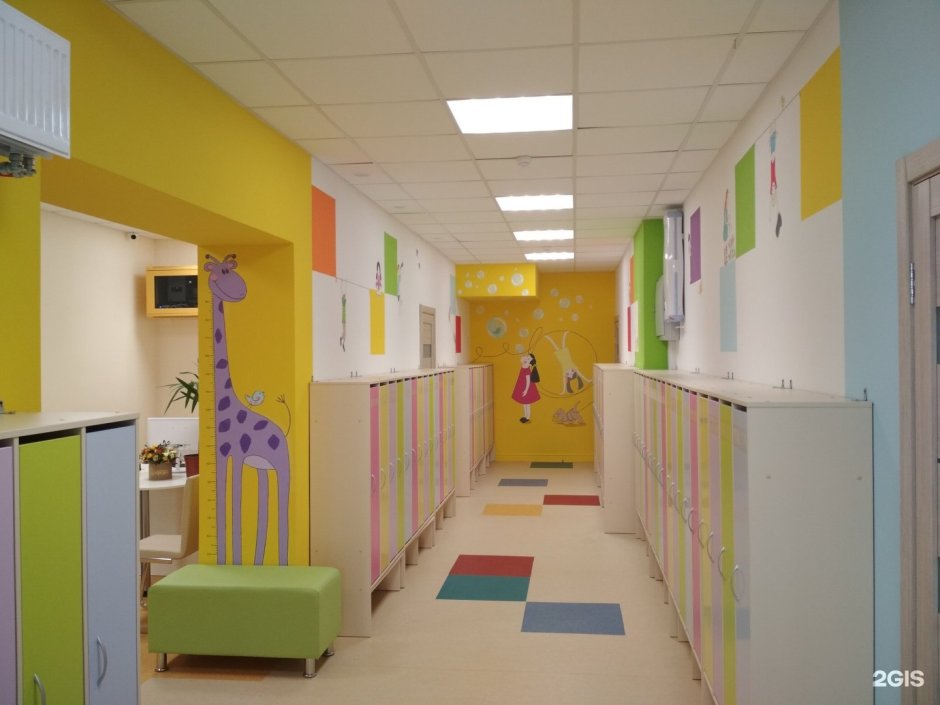 Коридоры в детском центре развития