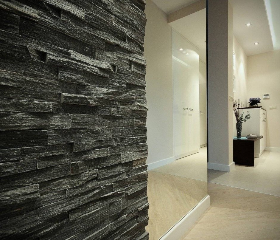 Барельеф на стене море