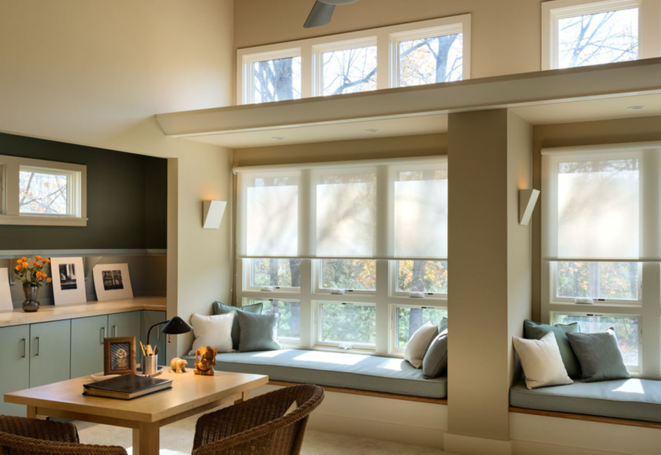 Стеллаж вокруг окна