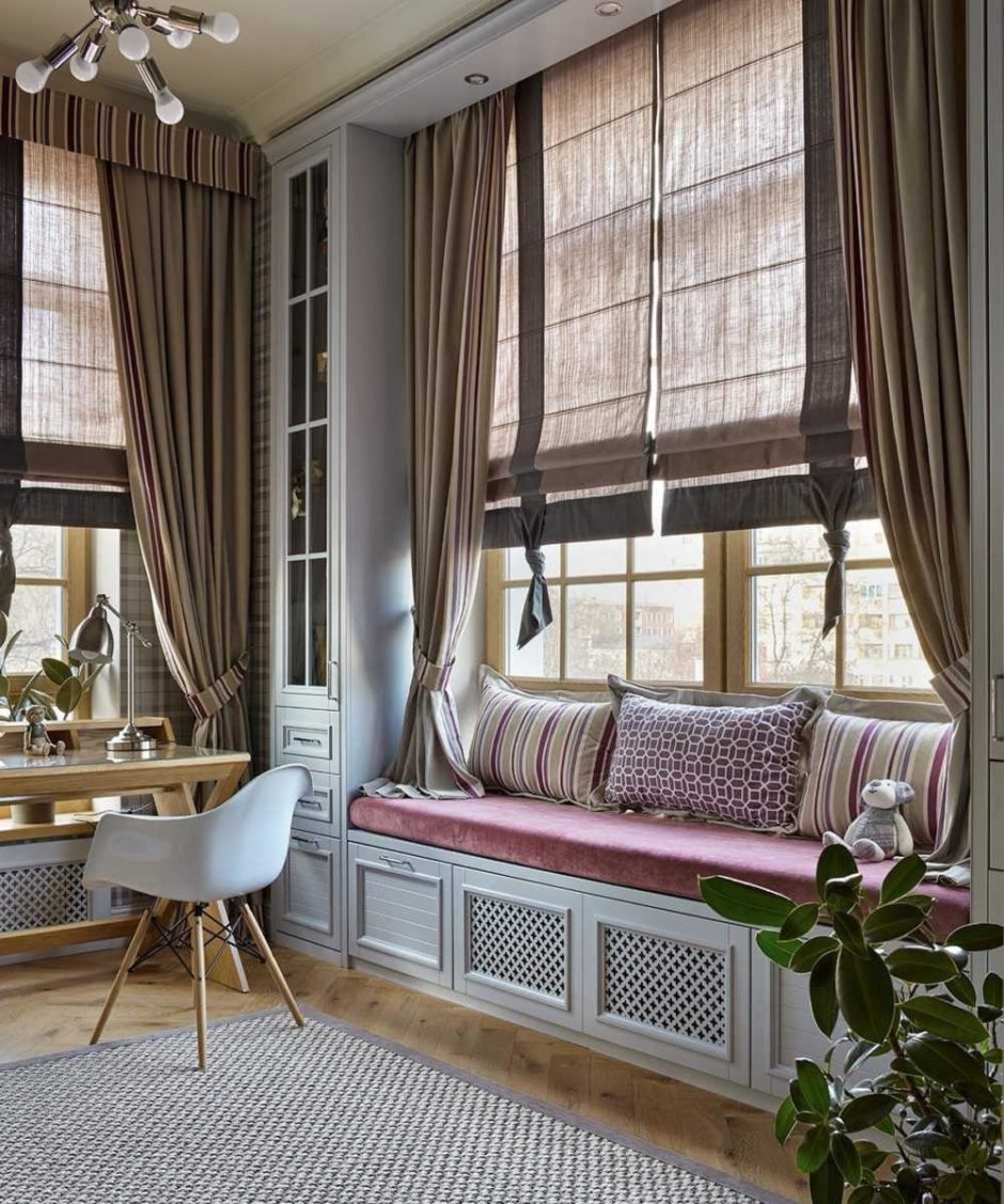 Подоконник скамейка