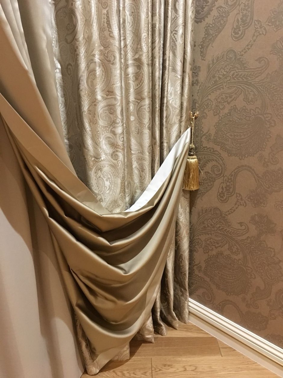 Серебряные шторы в интерьере