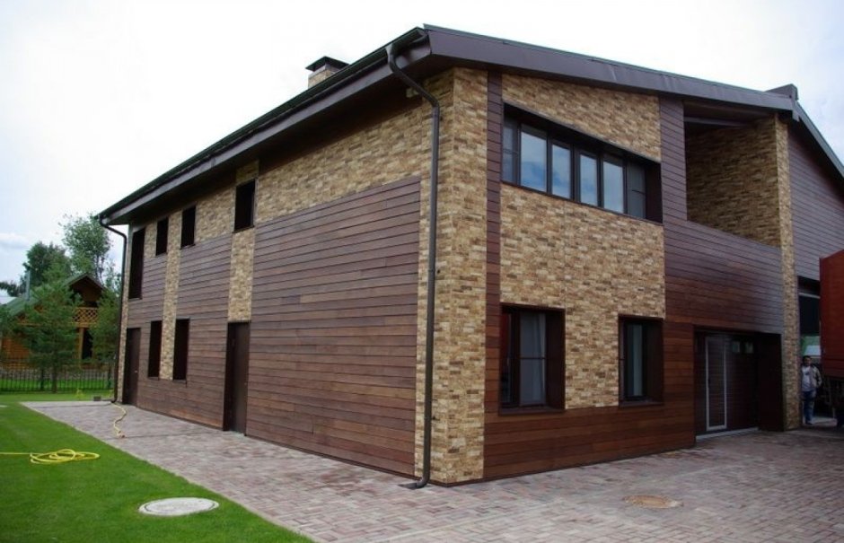 Фасад кирпич и дерево