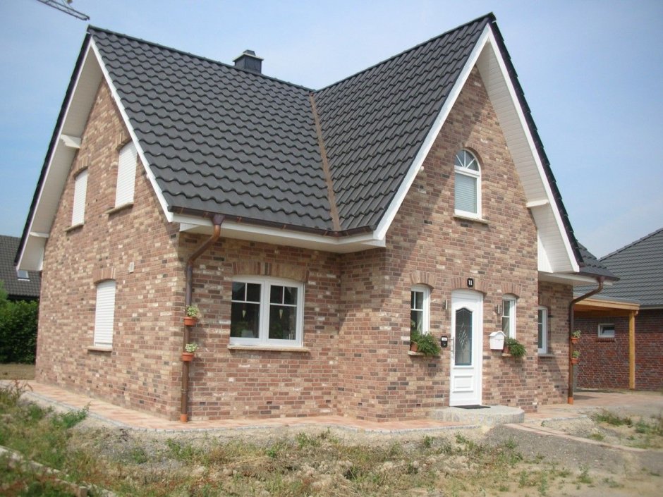 Мансардный дом фасад Хауберк