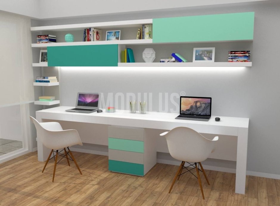 Розетки возле письменного стола для школьника