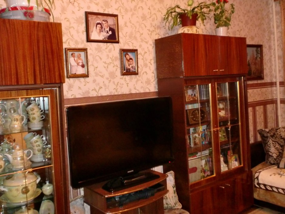 Советская стенка в современном интерьере