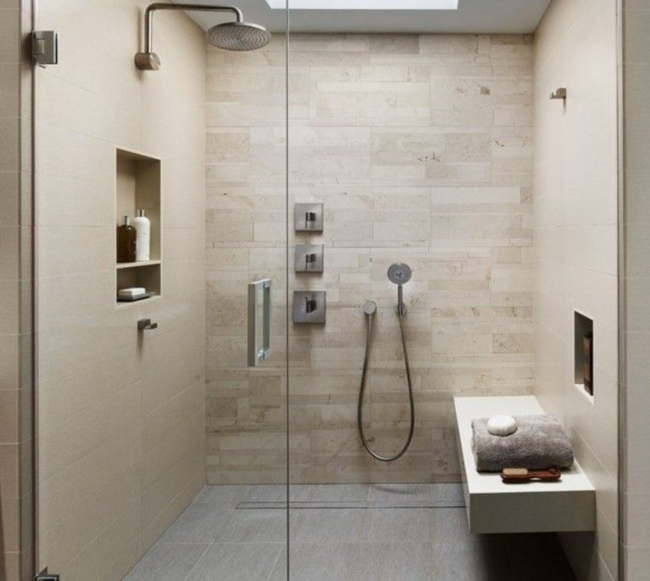 Ванпая комната со шторой