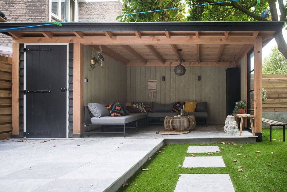 Сарай с навесом для отдыха