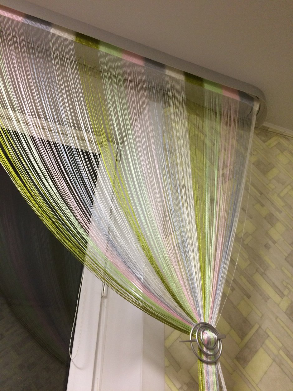 Нитяные шторы на кухню