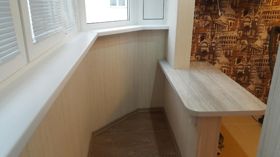 Отделка балкона