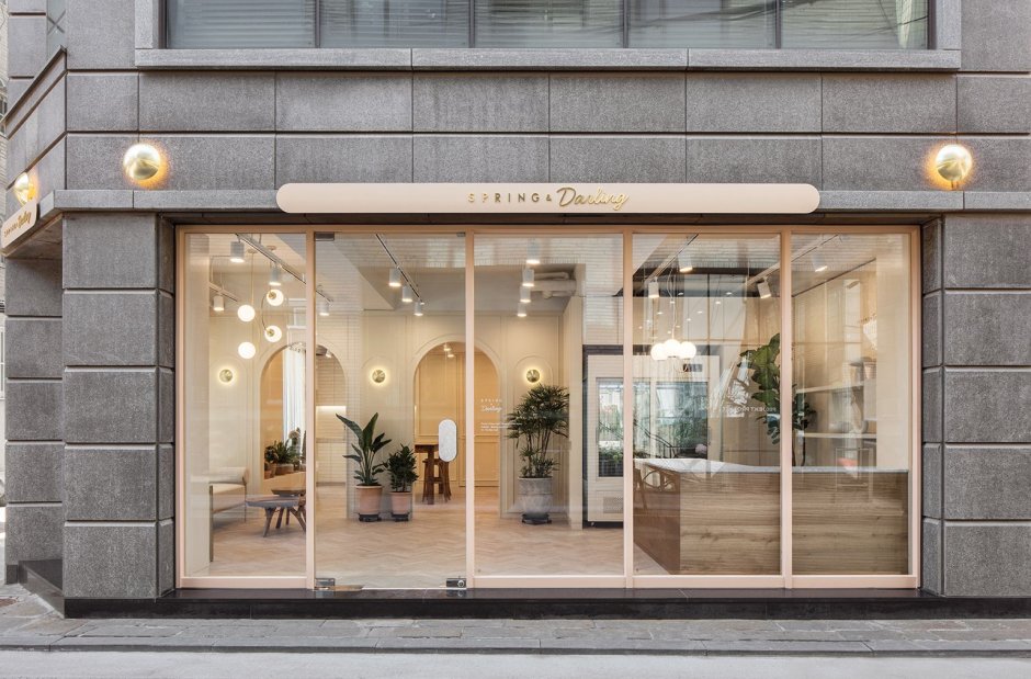 Стильный фасад магазина