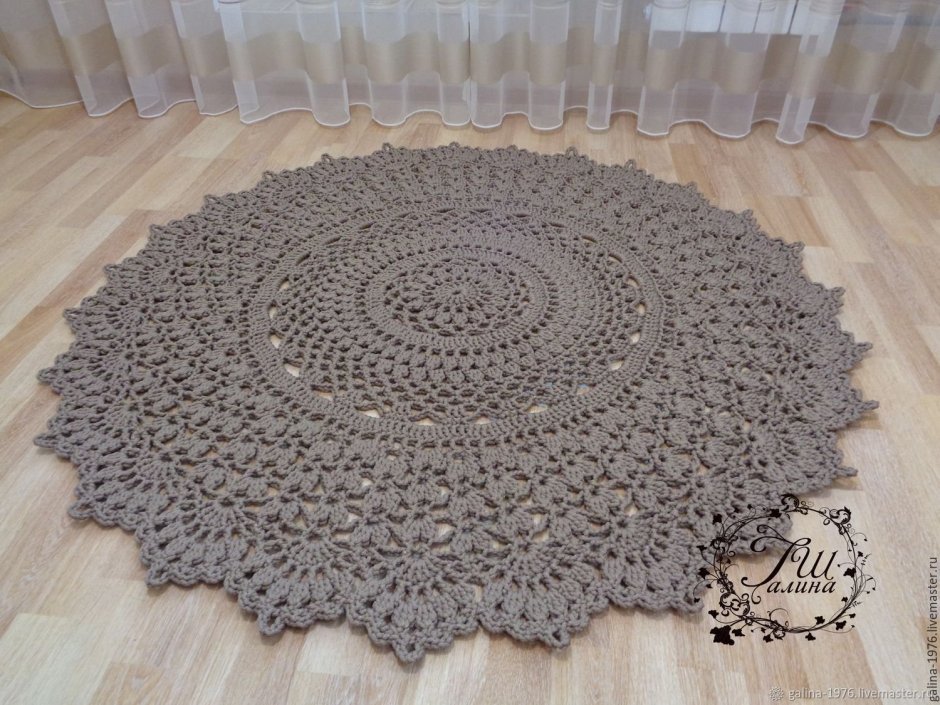 Вязаный коврик из кругов