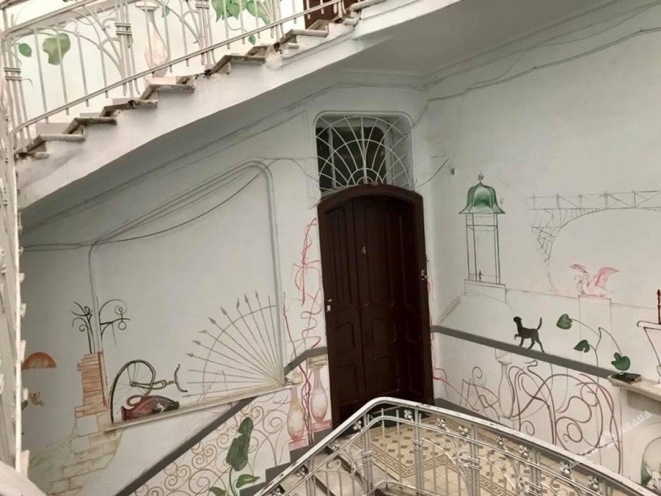 Красивый подъезд