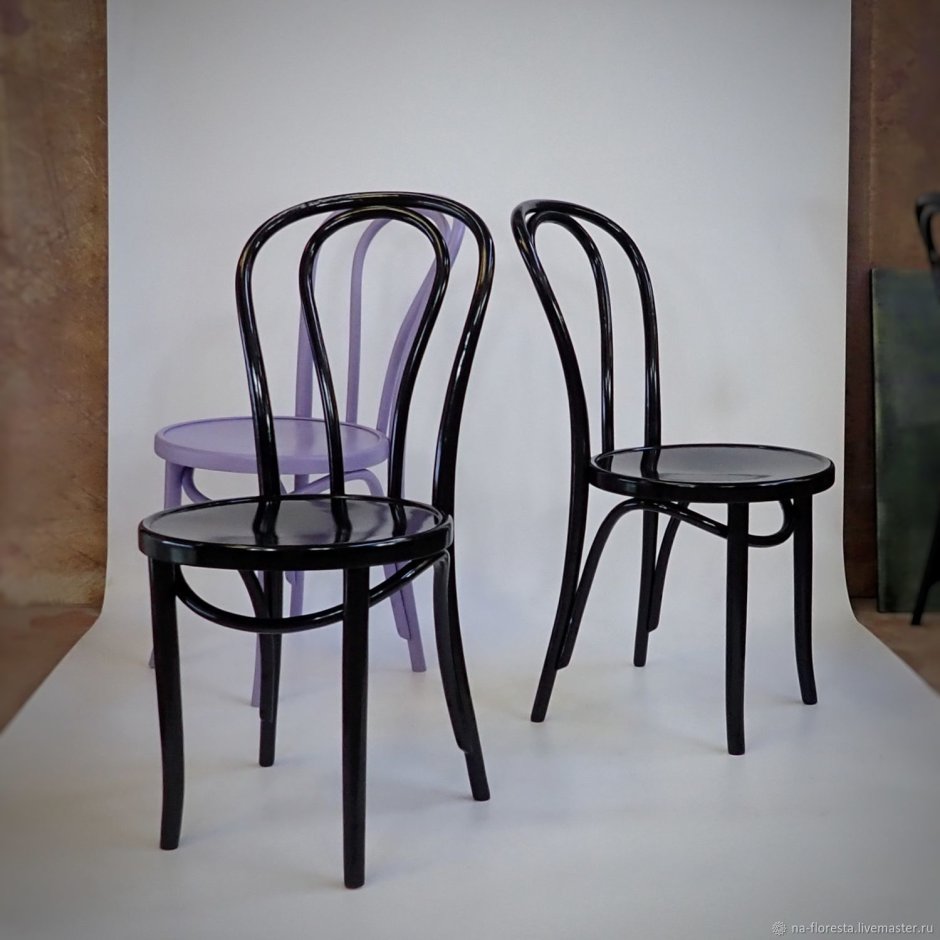 Голубые стулья в интерьере кухни