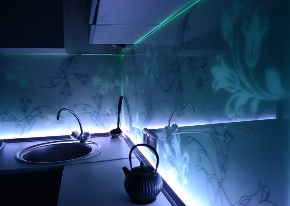 Кухонный фартук с подсветкой