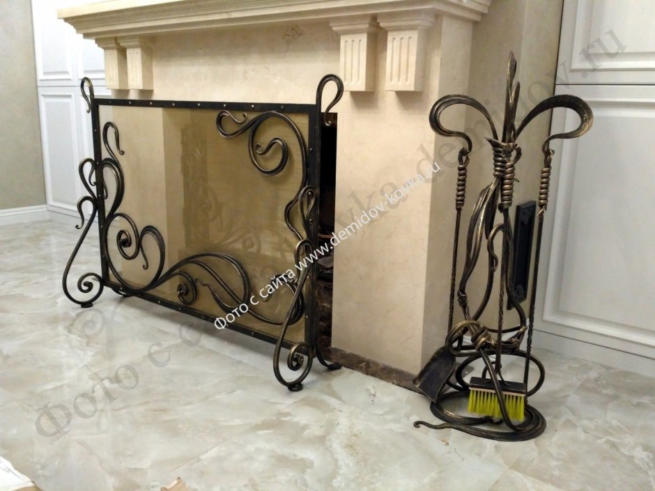 Кованое ограждение для камина