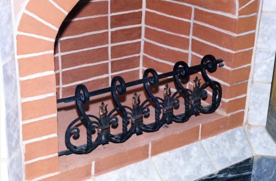 Кованое ограждение для камина