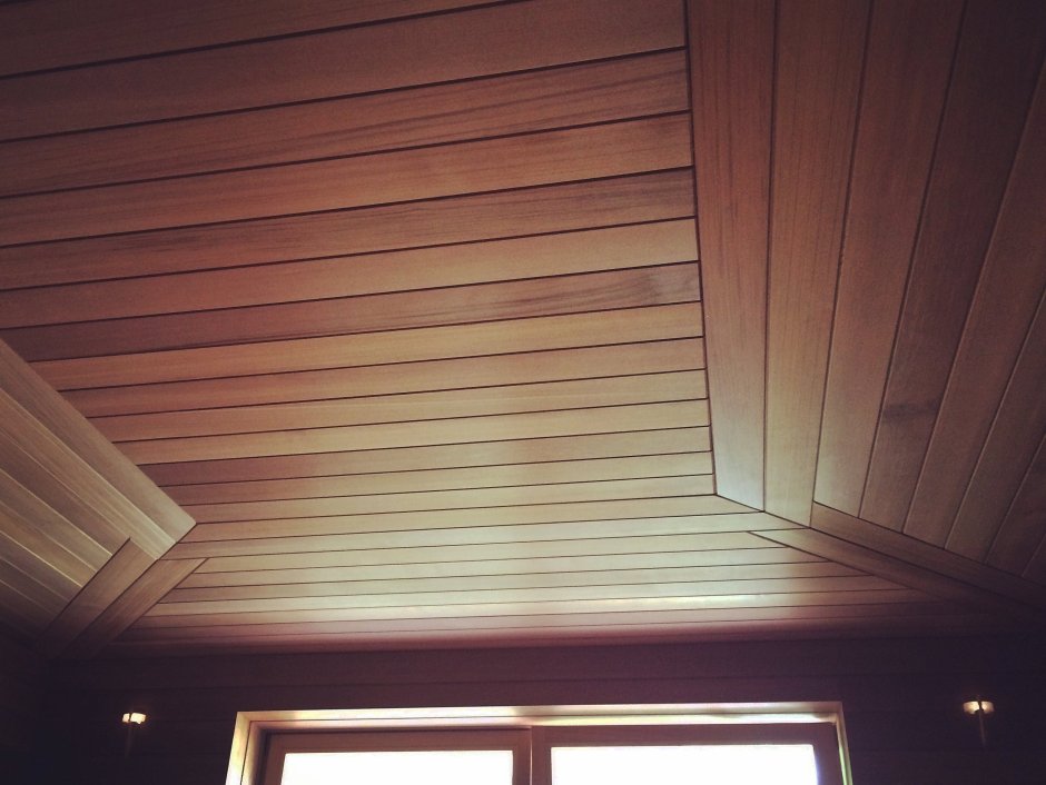 Вагонка кедр на потолке