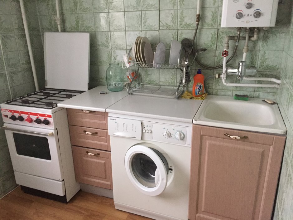 Стиральная машина под плитой