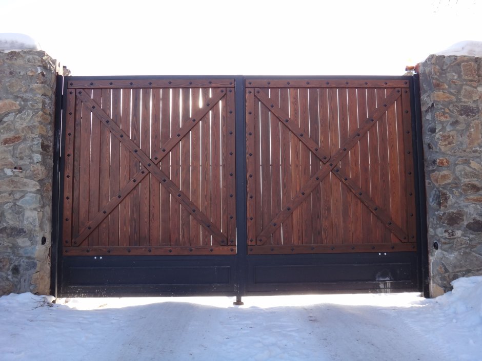 Ворота деревянные распашные