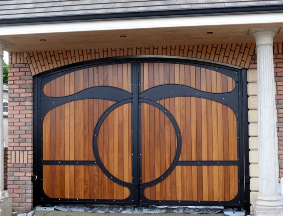 Шикарные деревянные ворота
