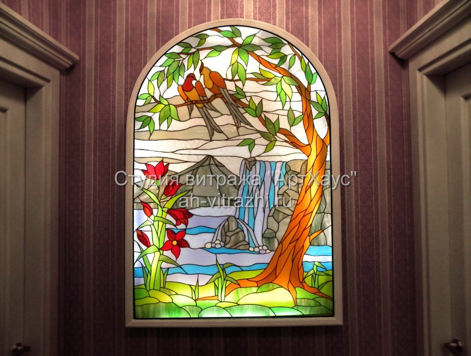 Необычный витраж в интерьере