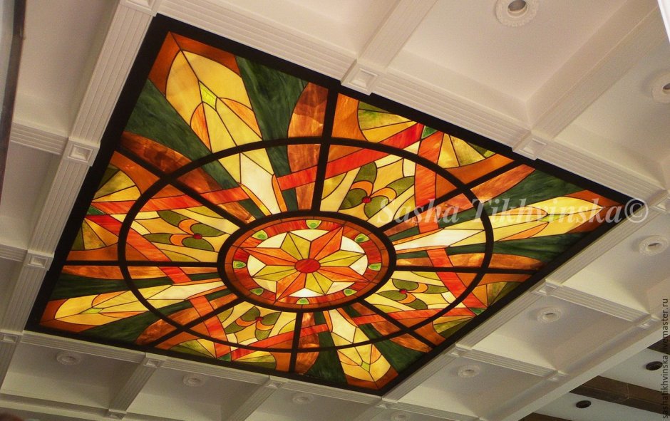 Потолочный витраж с подсветкой
