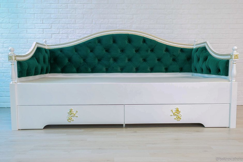 Софа с мягкой спинкой