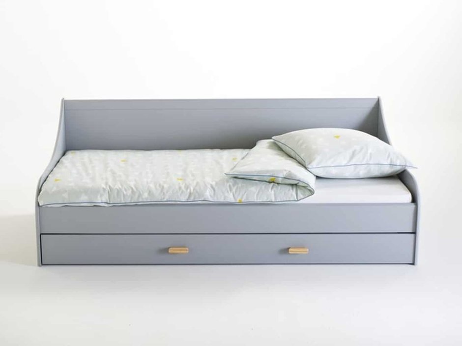 Тахта с металлическими трубками