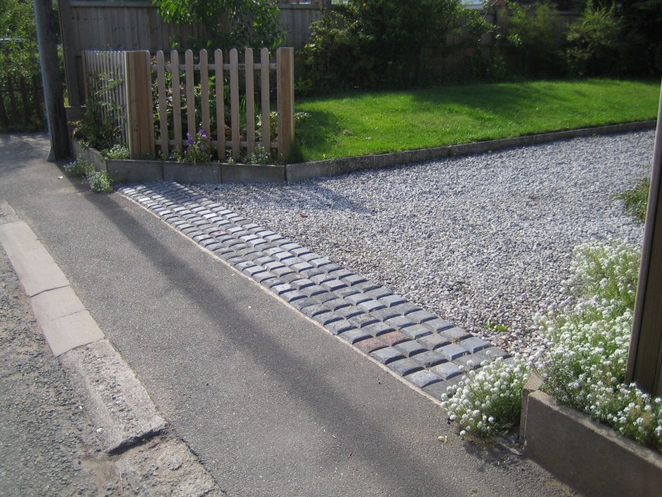 Парковка на даче из щебня