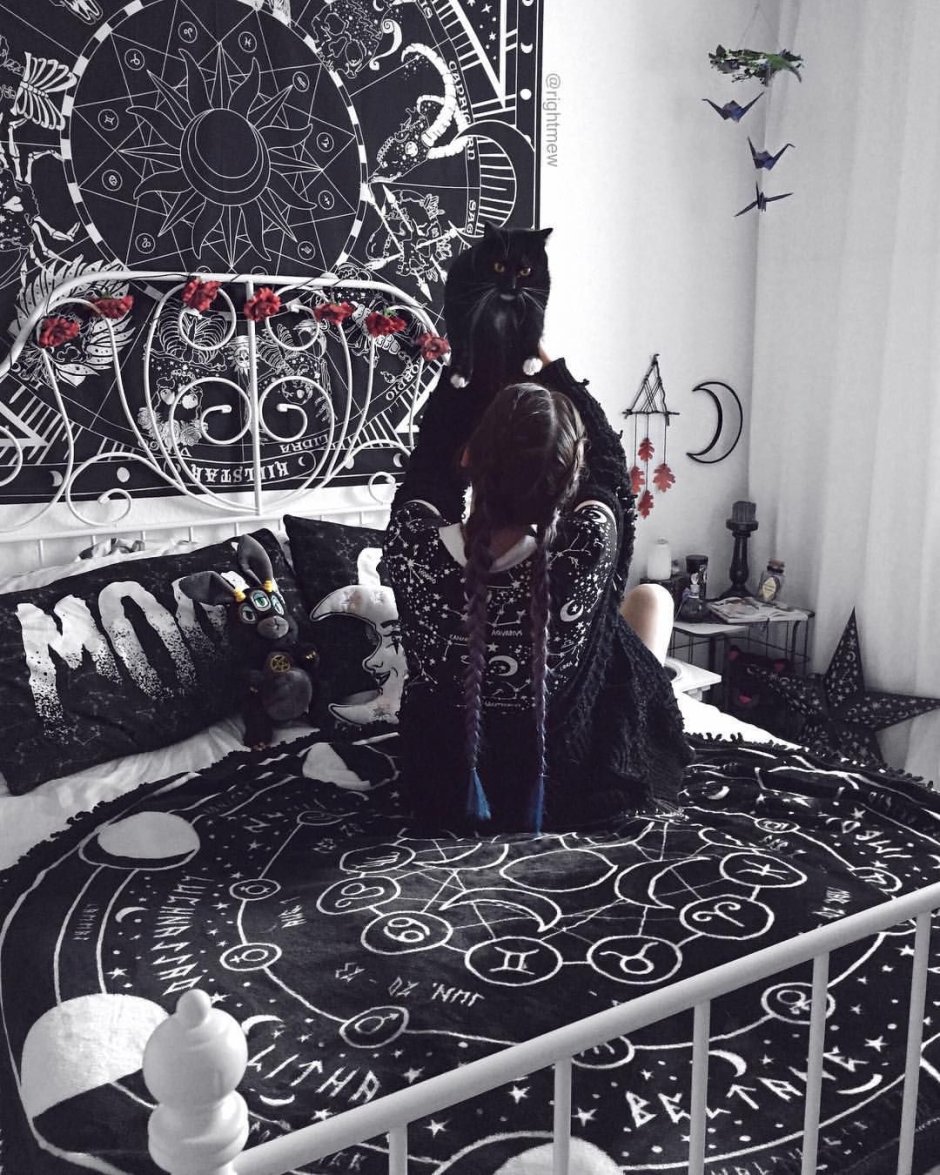 Кровать Gothic Style Bed