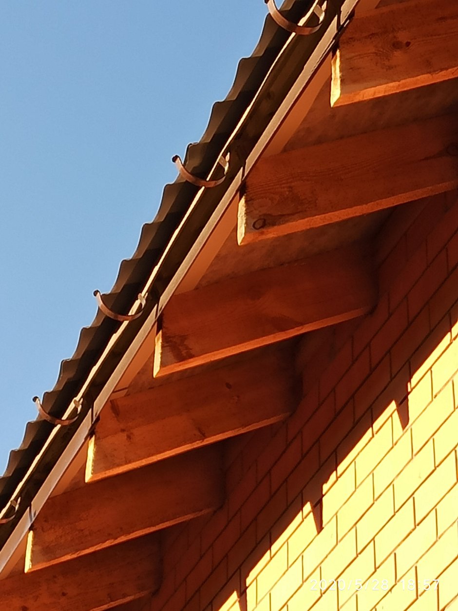 Подшивка свесов кровли