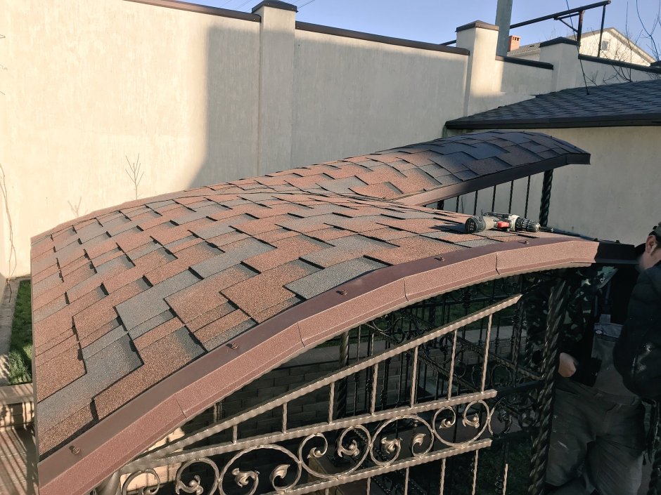 Полукруглый навес из мягкой кровли